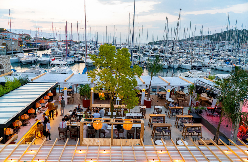 What's happening at Alaçatı Port (Marin Alaçatı)? What activities are available?